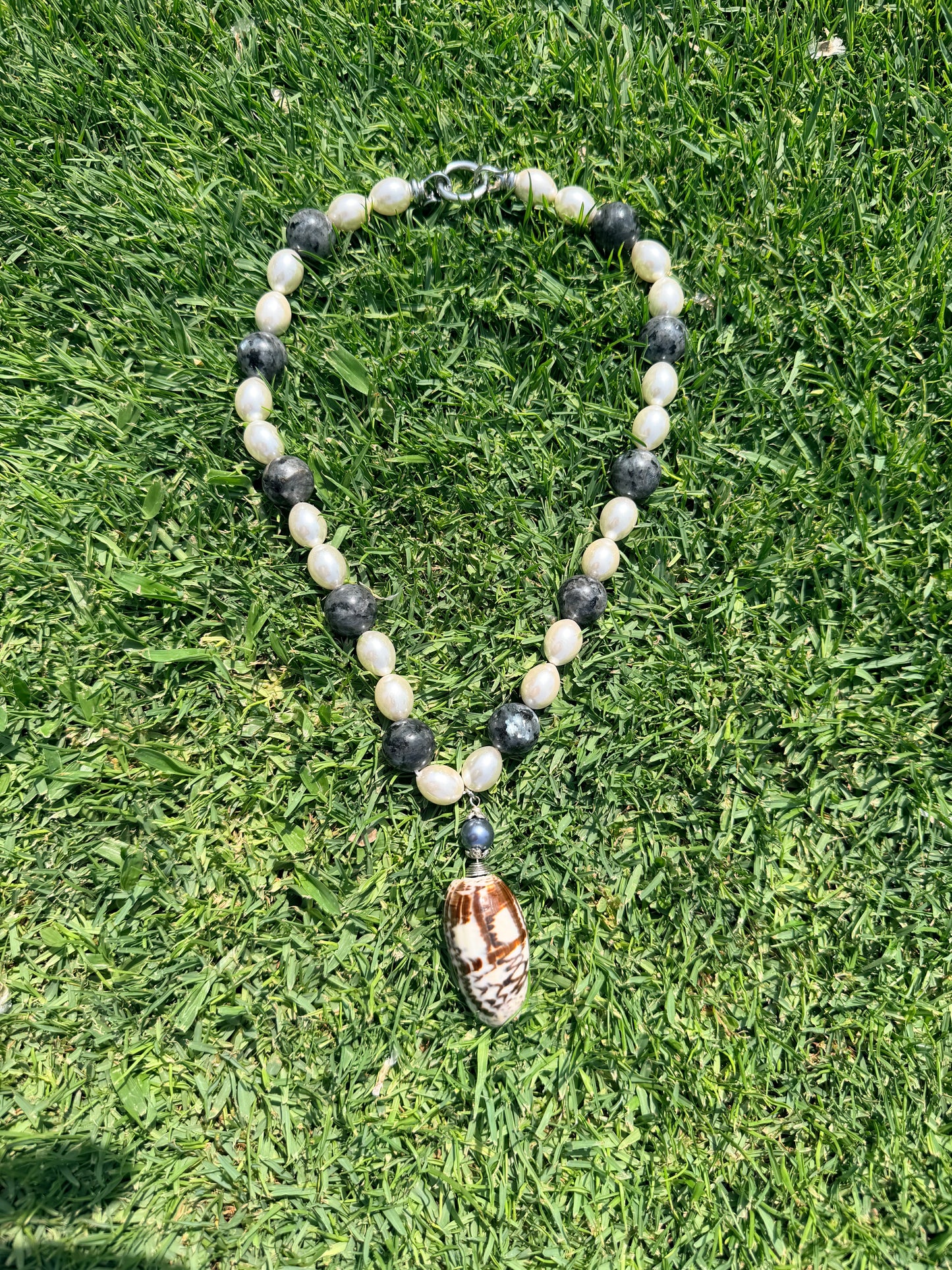 Dark Pearl, Mermaid Necklace ￼